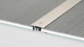 Das neue LPS Design Schraubprofilsystem ist für die Verlegung von Rigid Core­Designbelägen auf unebenen und nicht gespachtelten Untergründen gedacht.