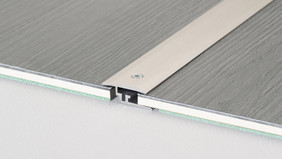 Für »Rigid Core«-Beläge bietet Prinz ein umfassendes Programm, hier das »LPS Design«-Schraubprofilsystem für Belagsstärken bis zu 8,5 mm.
