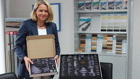 Geschäftsführerin Katharina Prinz präsentiert das umfassende Sortiment. Der Fokus der Produktentwicklung liegt auf technisch anspruchsvollen Lösungen fürs Objekt.